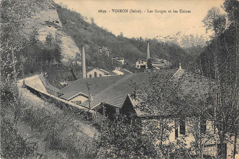 Carte postale ancienne Voiron Les Gorges Et Les Usines à Voiron