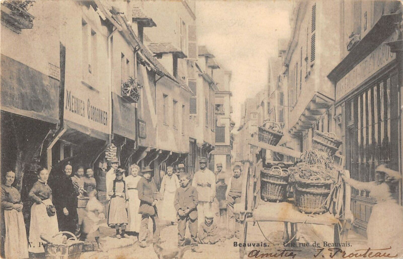 Carte postale ancienne Beauvais Une Rue De Beauvais (dos non divisé) à Beauvais