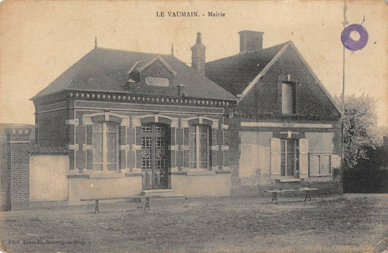 Carte postale ancienne Le Vaumain La Mairie au Vaumain