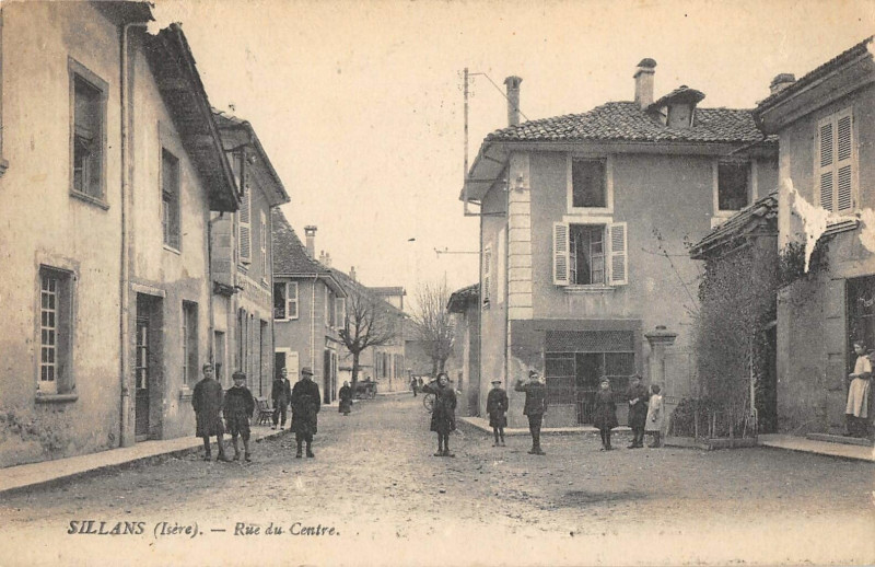 Carte postale ancienne Sillans Rue Du Centre à Sillans