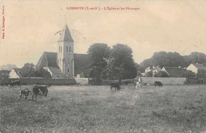Carte postale ancienne Lommoye L'Eglise Et Les Paturages à Lommoye