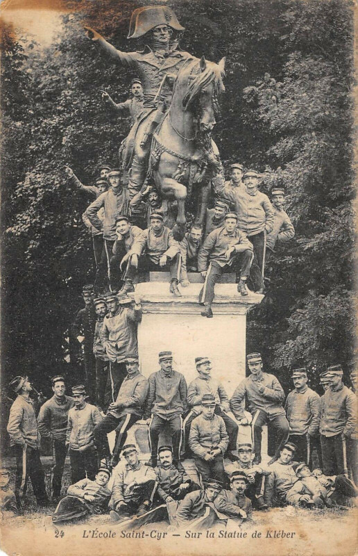 Carte postale ancienne L'Ecole Saint Cyr Statue Kleber