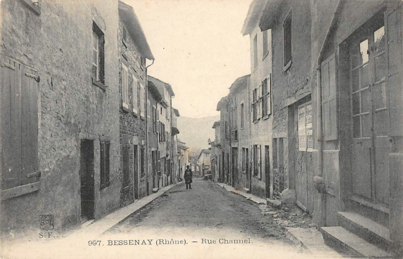 Carte postale ancienne Bessenay Rue Channel à Bessenay