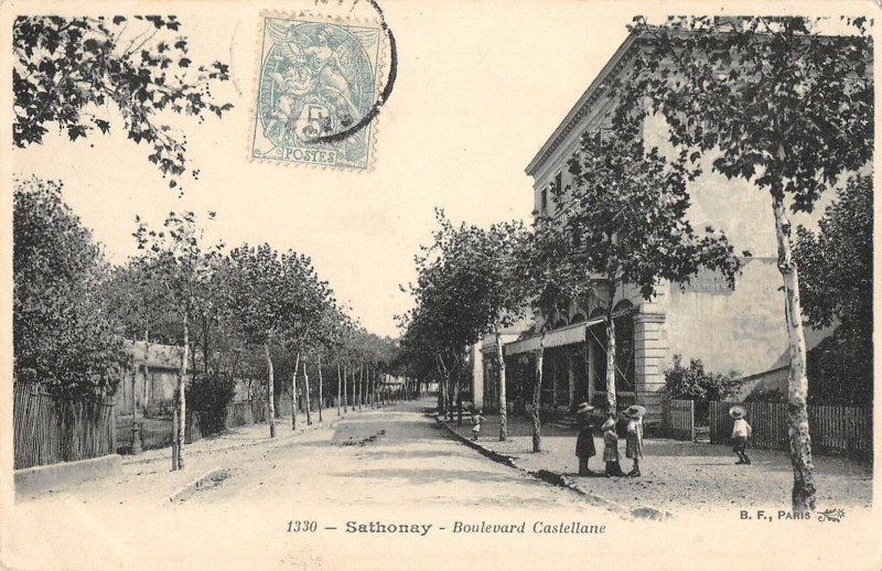 Carte postale ancienne Sathonay Boulevard Castellane