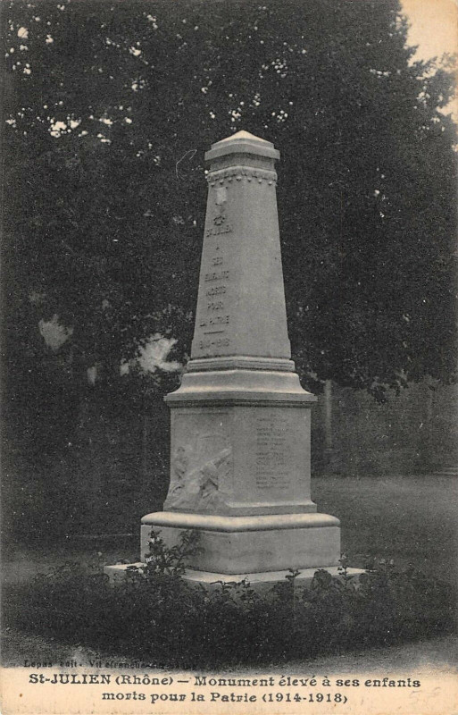 Carte postale ancienne Saint Julien Monument à Saint-Julien