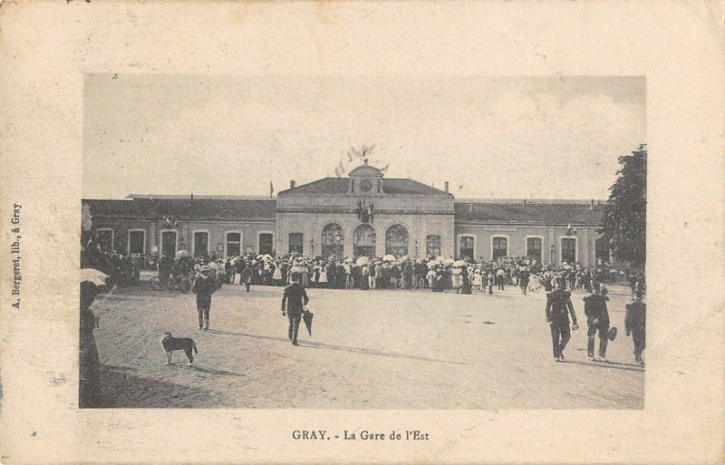 Carte postale ancienne Gray La Gare De L'Est à Gray