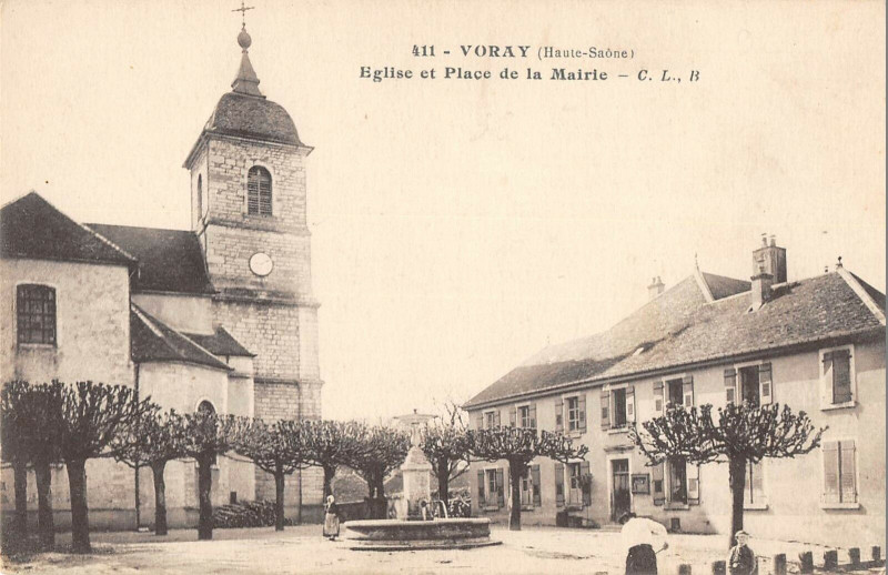 Carte postale ancienne Voray Eglise Et Place De La Mairie