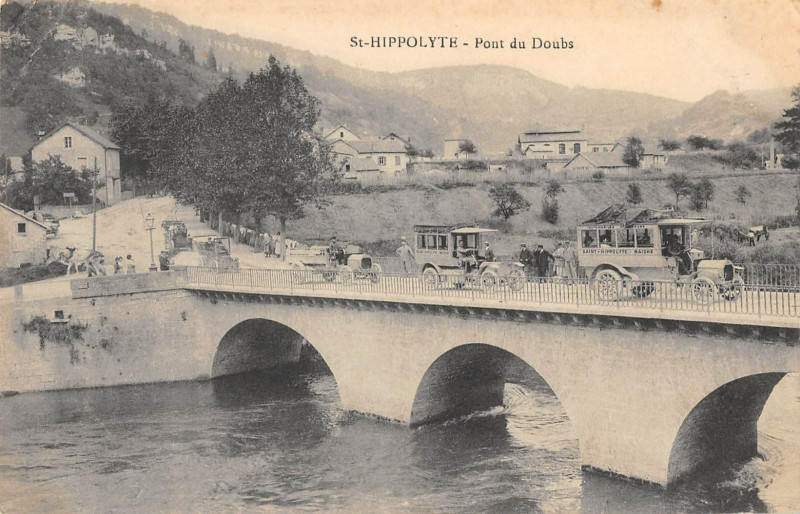 Carte postale ancienne Saint Hippolyte Pont Du Doubs (autobus à Doubs