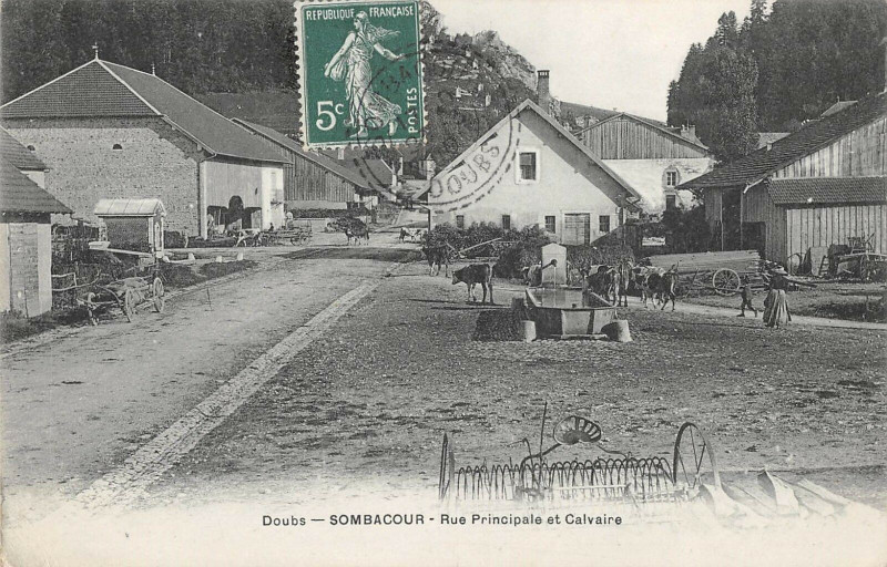 Carte postale ancienne Sombacour Rue Principale Et Calvaire à Sombacour