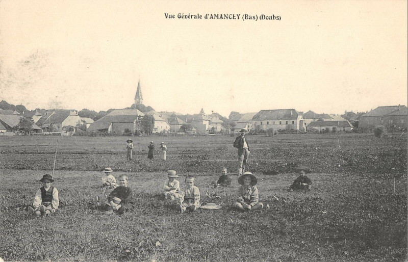 Carte postale ancienne Vue Generale D'Amancey Bas à Amancey