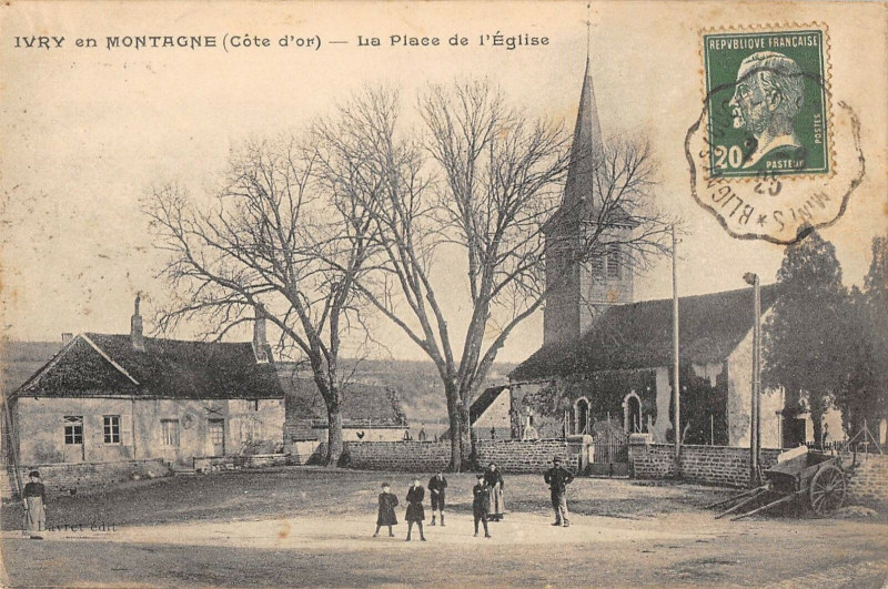 Carte postale ancienne Ivry En Montagne Place De L'Eglise