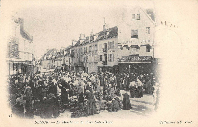 Carte postale ancienne Semur Le Marche Sur La Place Notre Dame