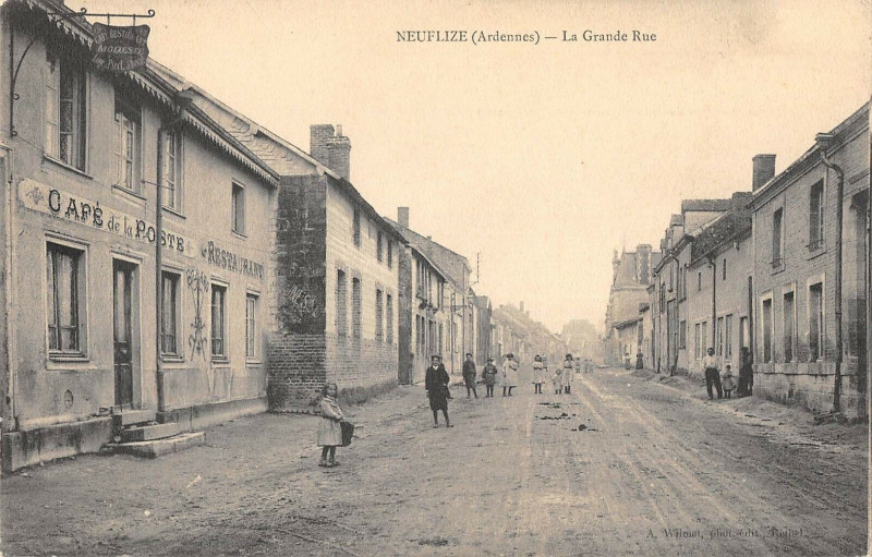 Carte postale ancienne Neuflize La Grande Rue à Neuflize