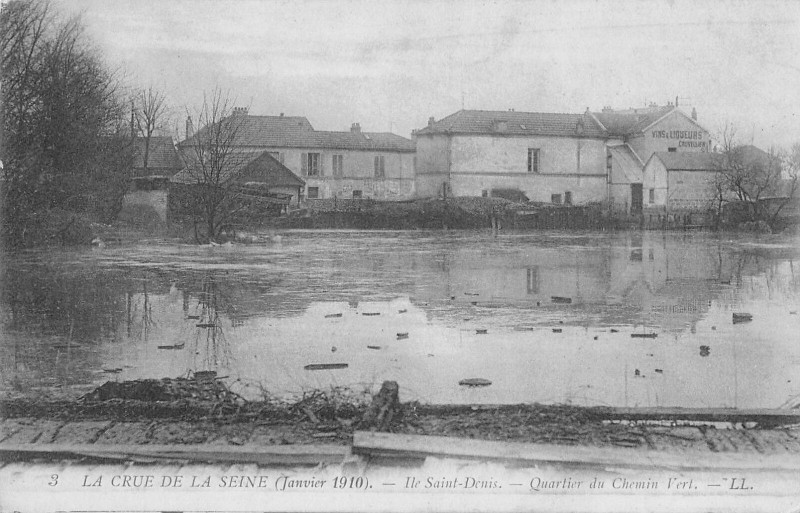 Carte postale ancienne Inondations 1910 Ile Saint Denis Quartier Du Chemin Vert à Saint-Denis