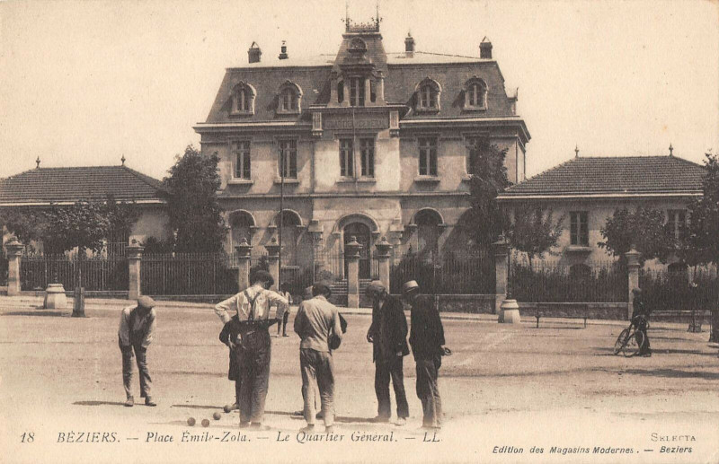 Carte postale ancienne Beziers Place Emile Zola Quartier General Jeux De Boules Bouliste à Béziers