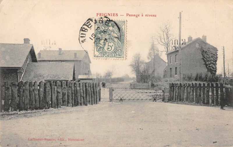 Carte postale ancienne Feignies Passage A Niveau à Feignies