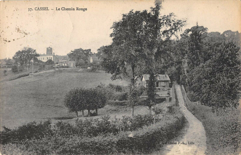 Carte postale ancienne Cassel Le Chemin Rouge à Cassel