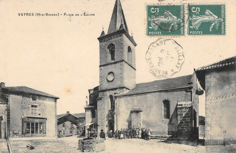 Carte postale ancienne Vayres Place De L'Eglise (cliché pas courant à Vayres