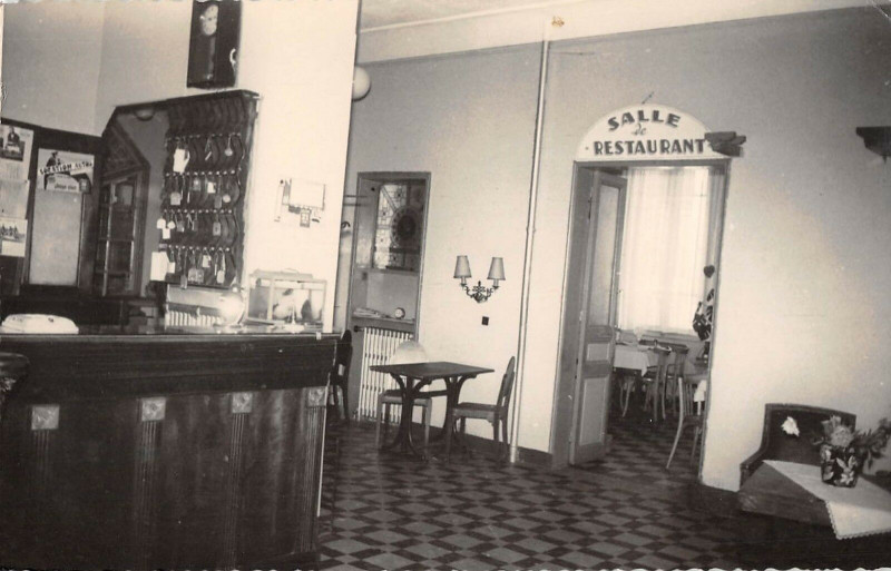 Carte postale ancienne Toulon Hotel Restaurant Mirabeau à Toulon