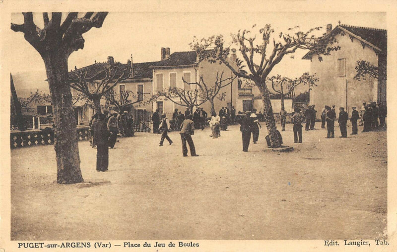Carte postale ancienne Puget Sur Argens Place Du Jeu De Boules (cliché pas courant à Puget-sur-Argens