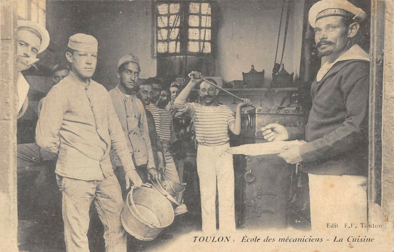 Carte postale ancienne Toulon Ecole Des Mecaniciens La Cuisine à Toulon