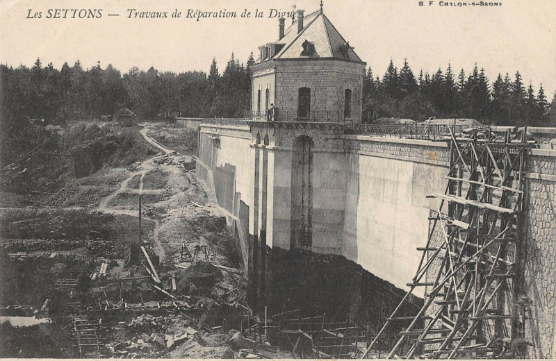 Carte postale ancienne Les Settons Travaux De Reparation De La Digue