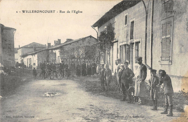 Carte postale ancienne Willeroncourt Rue De L'Eglise à Willeroncourt