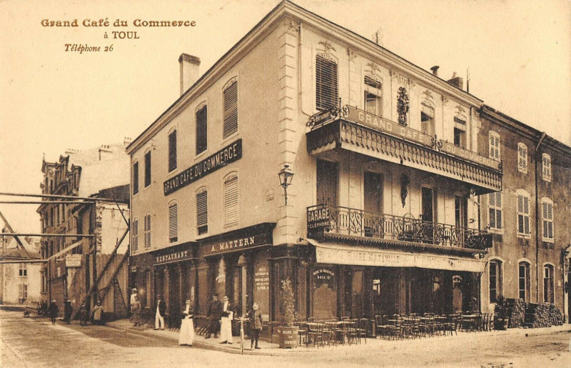 Carte postale ancienne Toul Grand Cafe Du Commerce à Toul