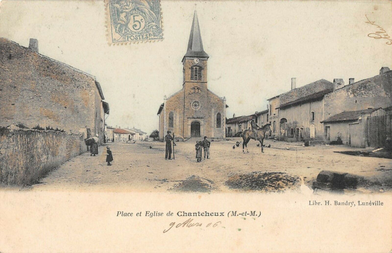Carte postale ancienne Place Et Eglise De Chanteheux à Chanteheux