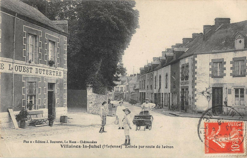 Carte postale ancienne Villaines La Juhel Entree Par Route De Javron à Villaines-la-Juhel
