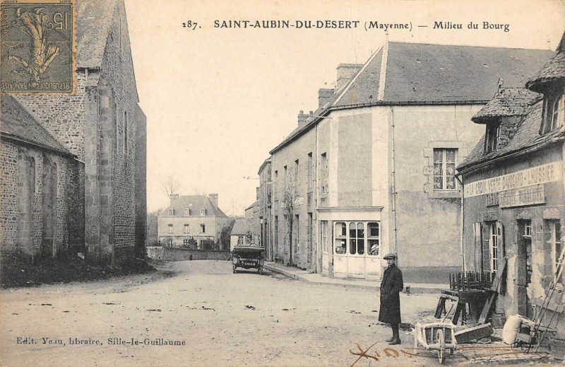 Carte postale ancienne Saint Aubin Du Desert Milieu Du Bourg
