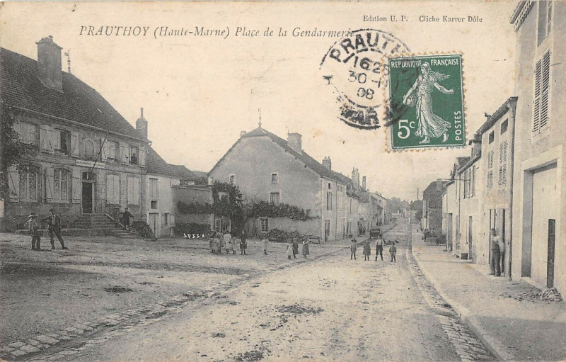Carte postale ancienne Prauthoy Place De La Gendarmerie