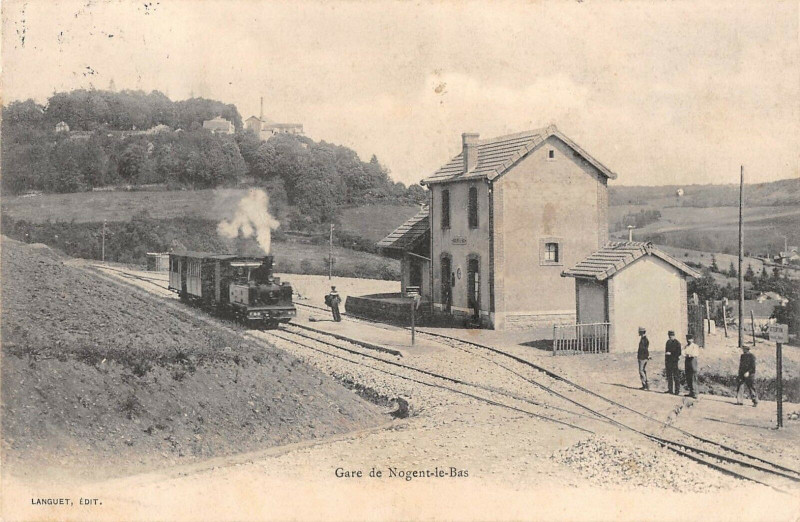 Carte postale ancienne Gare De Nogent Le Bas (Train à Nogent