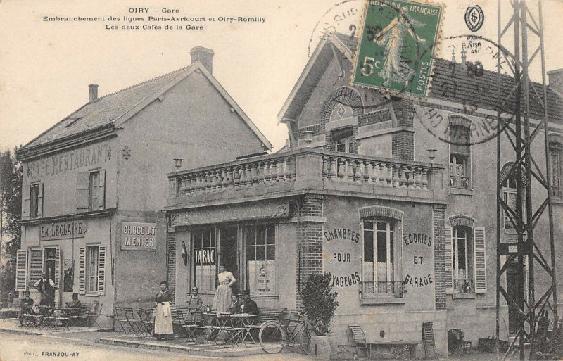 Carte postale ancienne Oiry Gare Embranchement Des Lignes Paris Avricourt Les 2 Cafes De La Gare à Oiry
