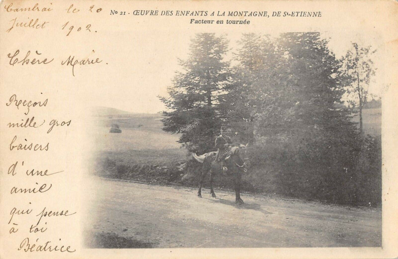 Carte postale ancienne Oeuvre Des Enfants A La Montagne De Saint Etienne Facteur En Tournee