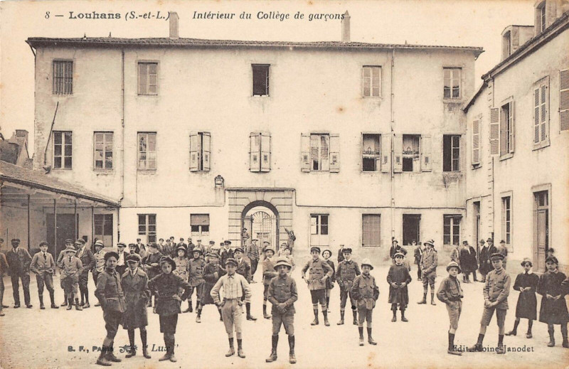 Carte postale ancienne Louhans Interieur Du College De Garcons à Louhans