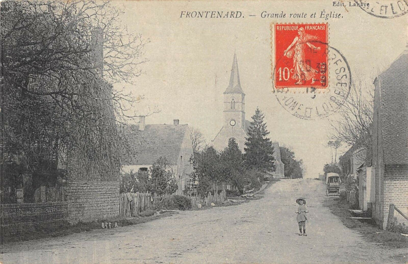 Carte postale ancienne Frontenard Grande Route Et Eglise (cliché pas courant à Frontenard