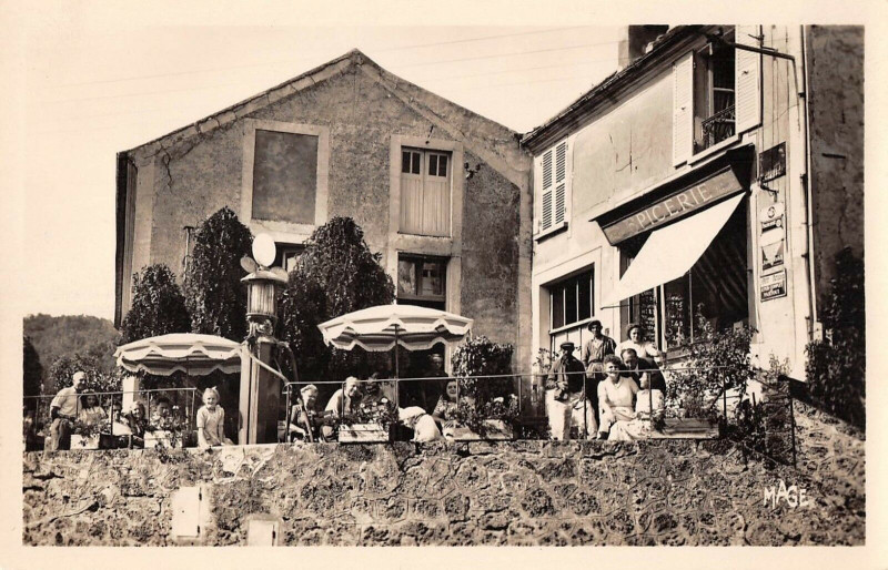 Carte postale ancienne Sainte Aulde Renault Restaurant Cafe Epicerie à Sainte-Aulde