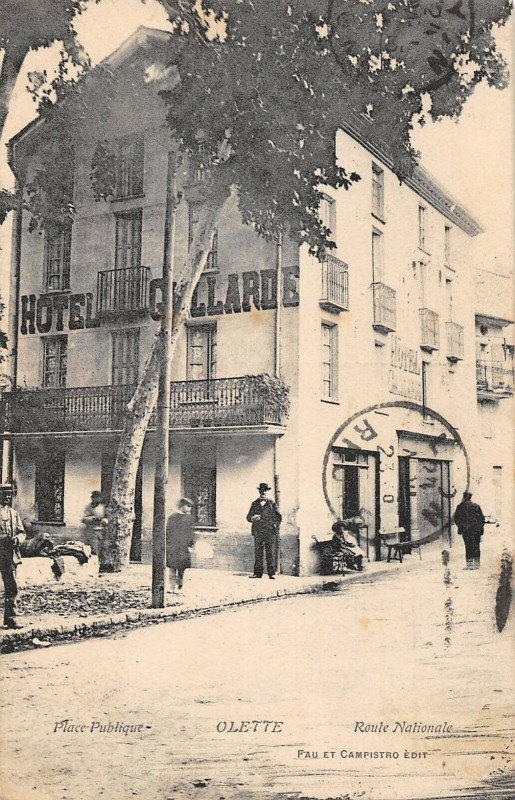 Carte postale ancienne Olette Place Publique Route Nationale à Olette
