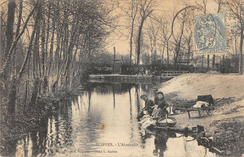 Carte postale ancienne Suippes L'Abreuvoir à Suippes