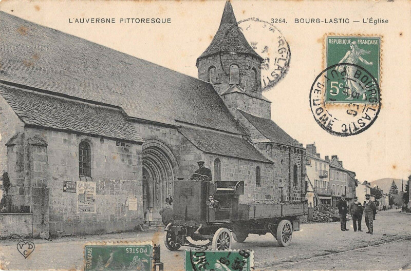 Carte postale ancienne Bourg Lastic L'Eglise (Camion Automobile à Lastic