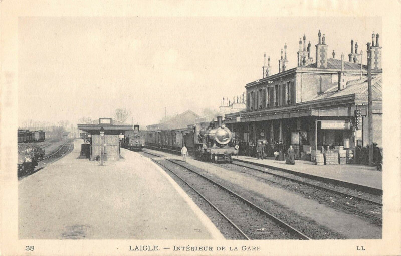 Carte postale ancienne Laigle Interieur De La Gare à Ri