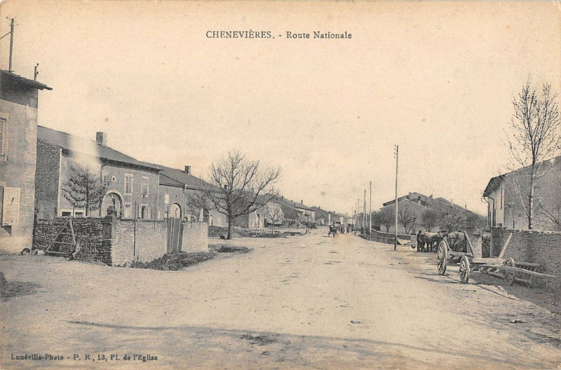 Carte postale ancienne Chenevieres Route Nationale à Chenevières