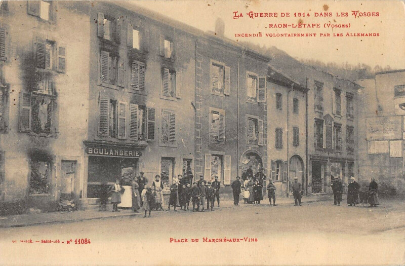 Carte postale ancienne Raon L'Etape Place Du Marche Aux Vins