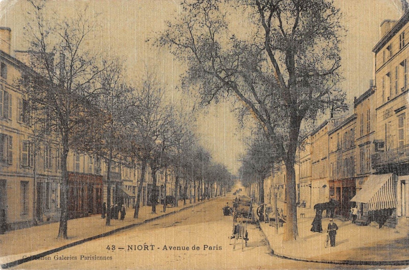 Carte postale ancienne Niort Avenue De Paris (cpa toilée à Niort