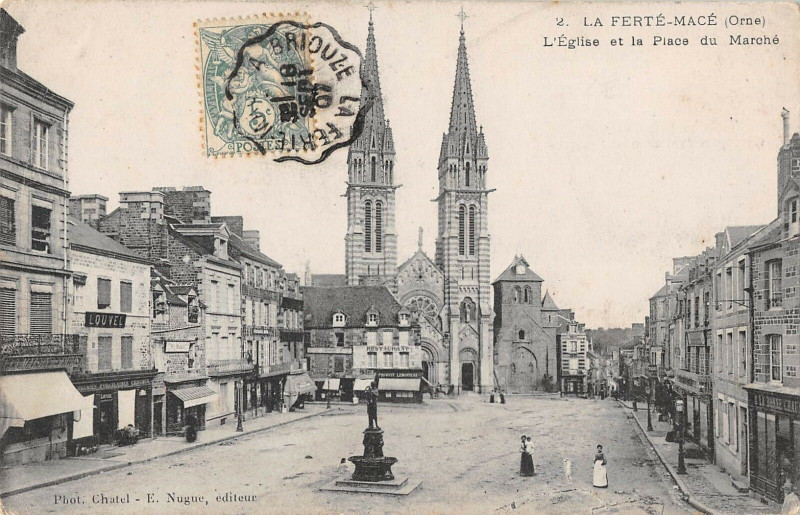 Carte postale ancienne La Ferte Mace Eglise Et Place Du Marche à Macé