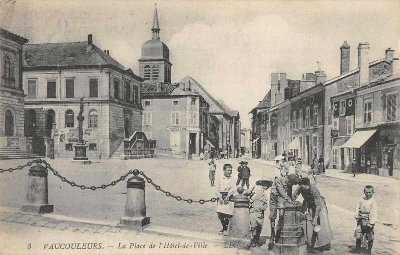 Carte postale ancienne Vaucouleurs La Place De L'Hotel De Ville à Vaucouleurs