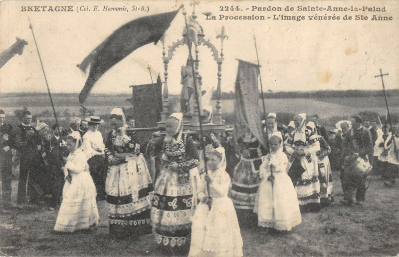 Carte postale ancienne Pardon De Sainte-Anne La Palud La Procession