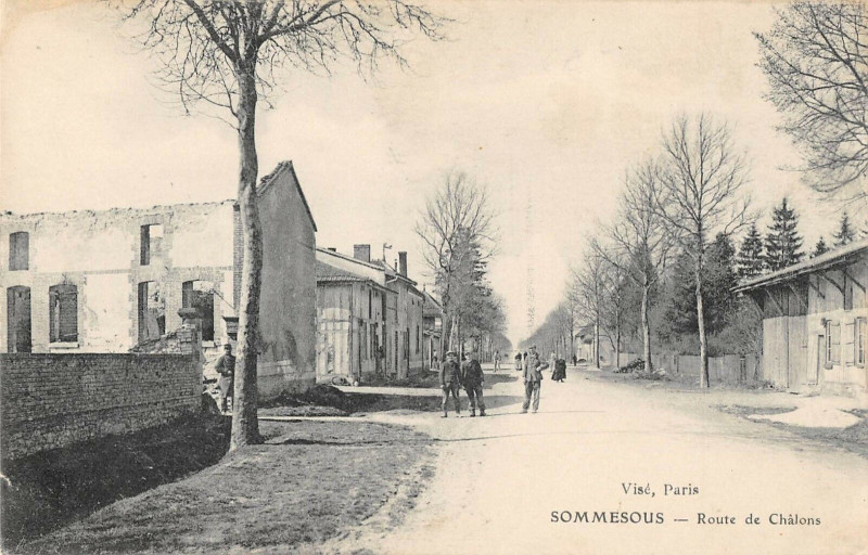 Carte postale ancienne Sommesous Route De Chalons à Sommesous