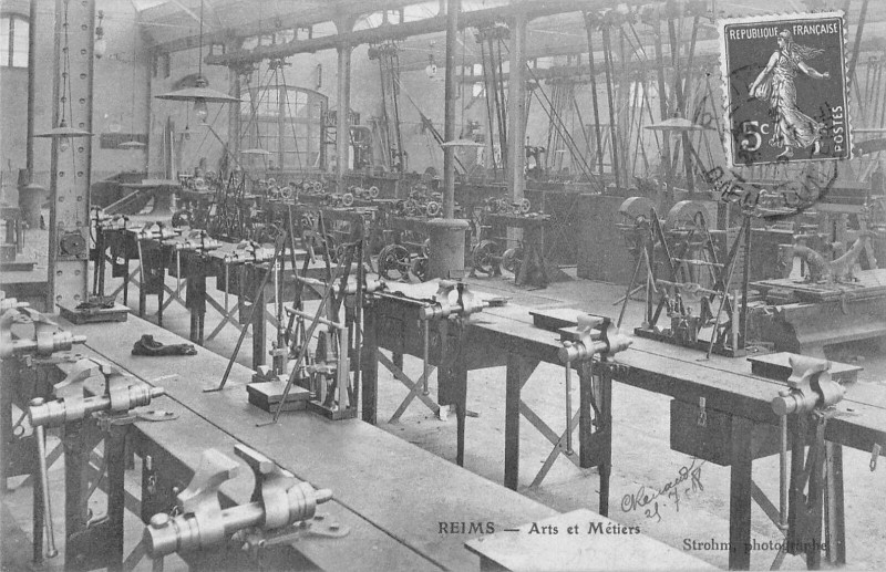 Carte postale ancienne Reims Arts Et Metiers à Reims